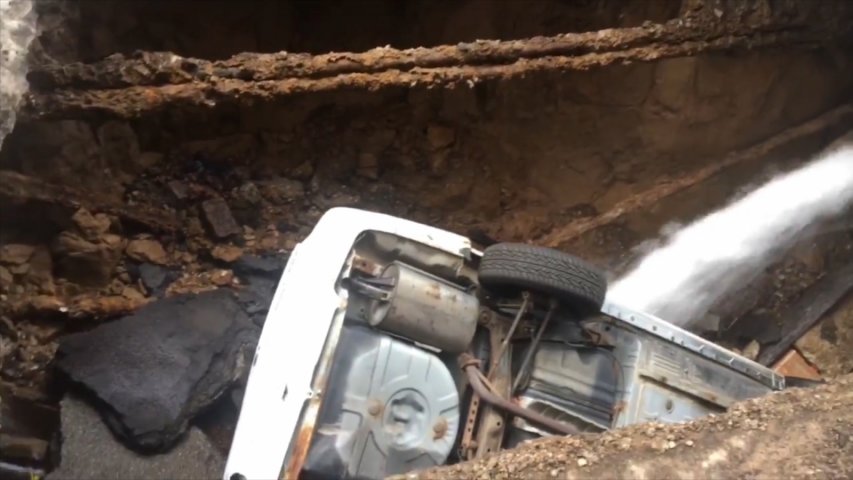 Massive 20ft deep sinkhole swallows couples car in St. Louis