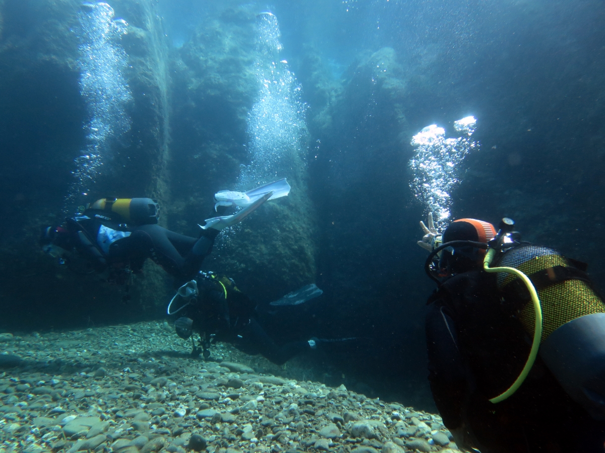Singaporean woman found dead in Gili Lawa waters dive site