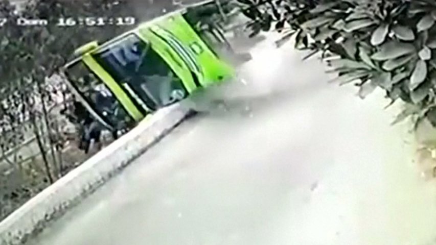 Video shows terrifying moment of deadly Peru tour bus crash