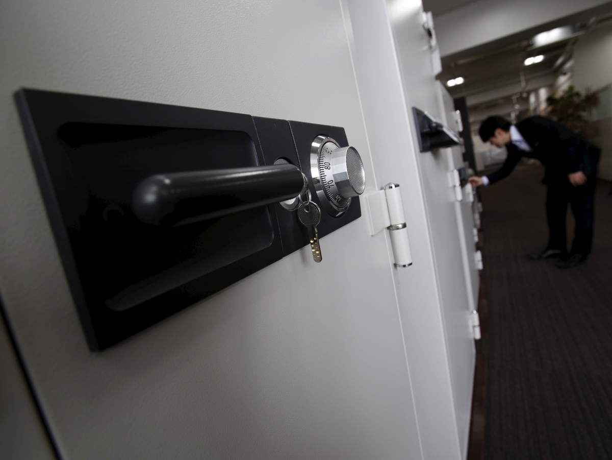 Smartphone for executives with military-grade security