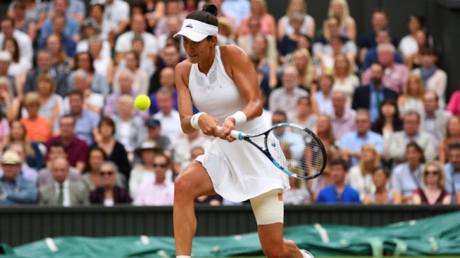 Garbine Muguruza wins first Wimbledon title after second-set collapse from Venus Williams