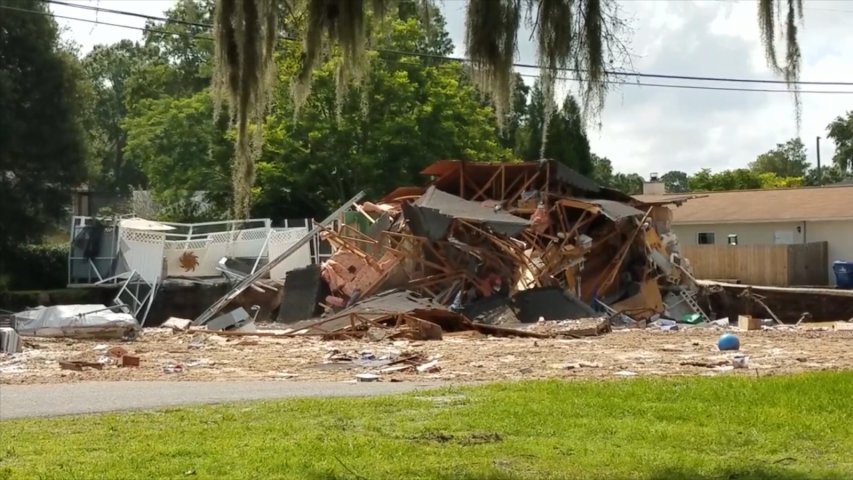 Largest sinkhole in Florida swallows two houses