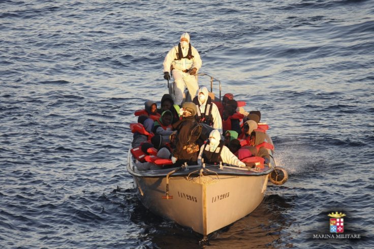 39 die as migrant boat sinks off turkish coast