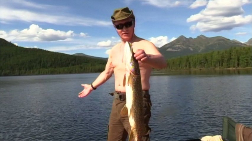 Shirtless Putin poses during fishing trip in Siberia