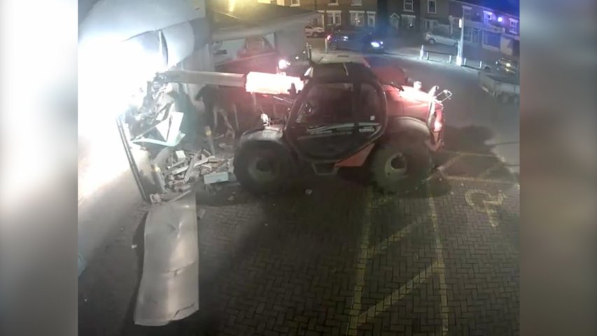Gang use huge digger to steal ATM from wall