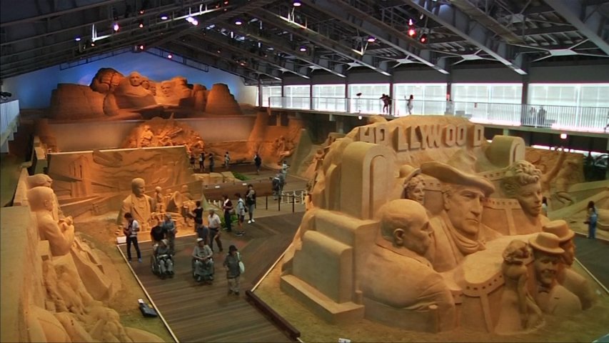 Sand sculptures in Japan exhibits US history