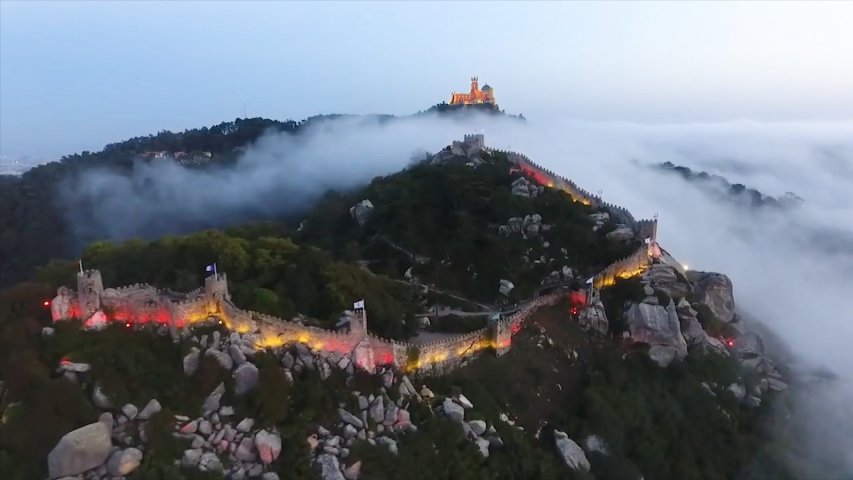 Historic castle in Portugal lit up in Catalan colors to honor Barcelona victims