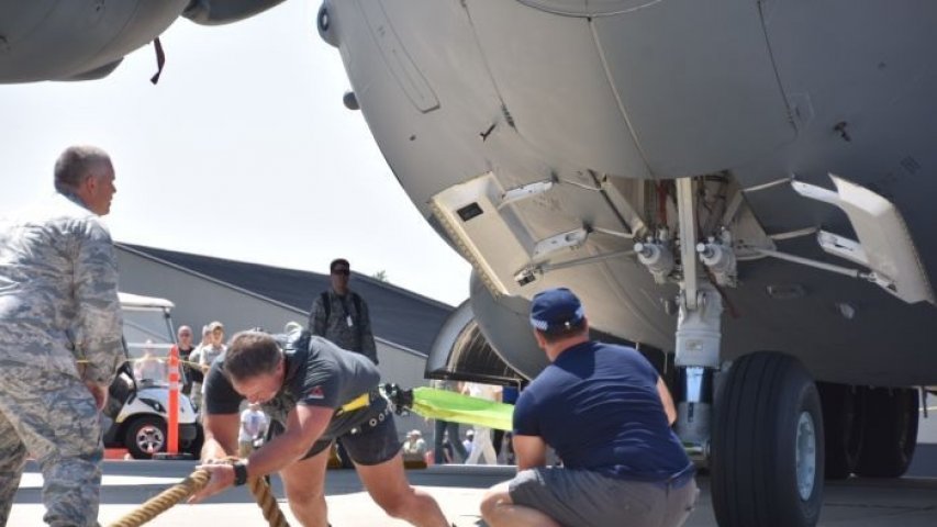 Policeman pulls 190-tonne plane using just his body