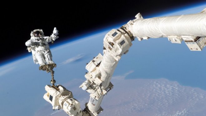 Astonishing Nasa footage shows what its like to go on a spacewalk