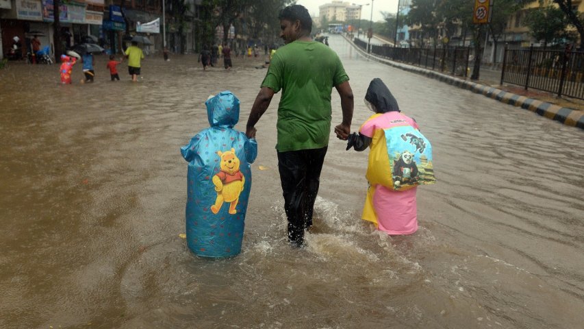 Mumbai floods: heavy rains lash Indian financial hub causing major disruption