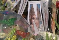 Crowds lay flowers for Princess Diana outside Kensington Palace