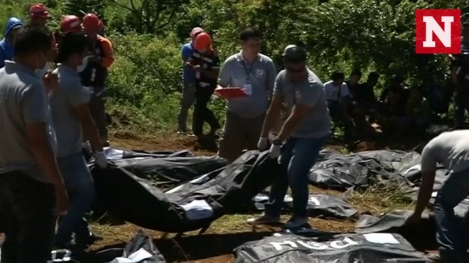 Philippines government conducts mass burials as deadly Marawi siege continues Philippines government conducts mass burials as deadly Marawi siege continues