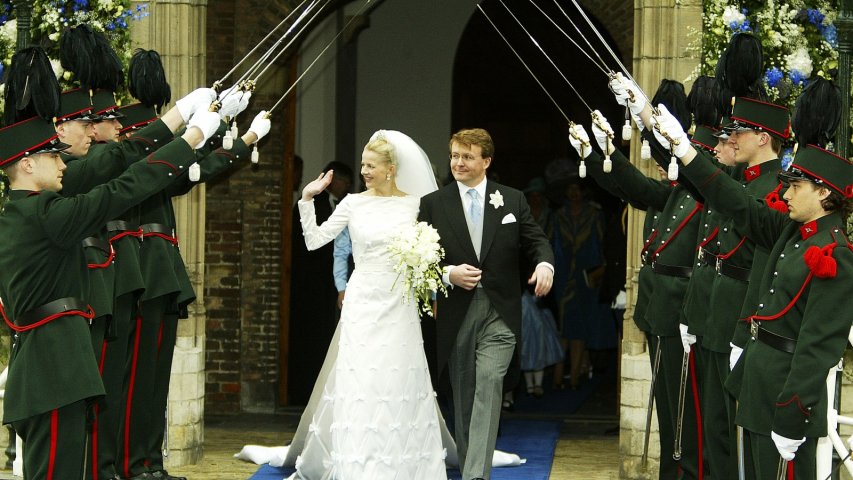 Four royals who gave up the crown for love