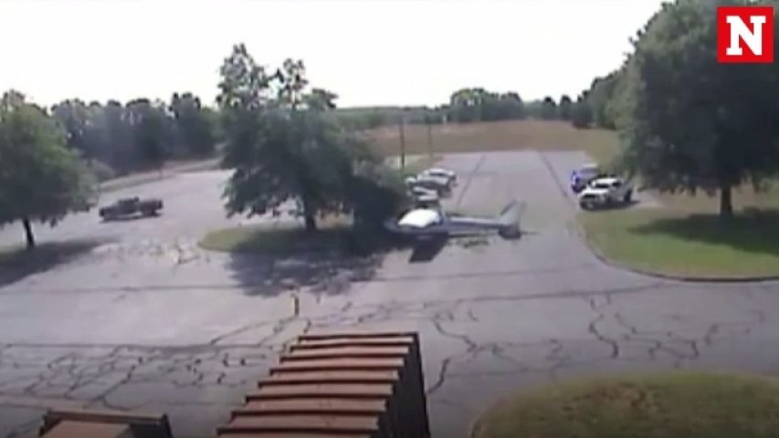 Dramatic footage captures small plane crashing into a tree in Connecticut