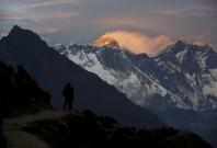Climbers die while descending Mount Everest