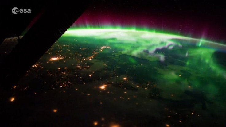 Space Station astronaut captures stunning aurora from above the earth