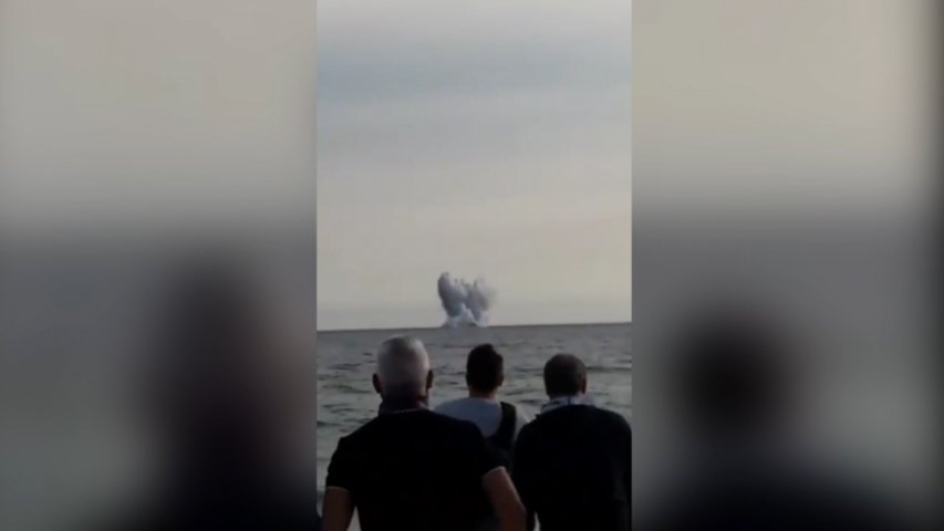 Pilot dies in Italian airshow horror crash