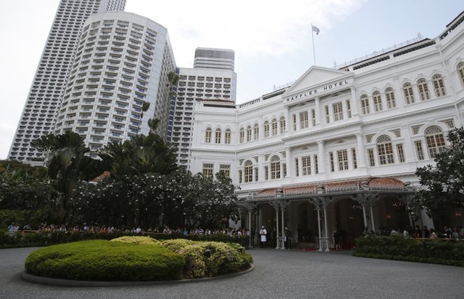 Fans wait for Britain's Prince William and Catherine, Duchess of Cambridge, to arrive at Raffles Hotel, Singapore