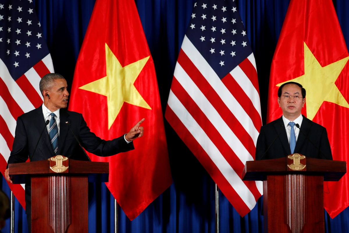 Obama lifts vietnam arms embargo