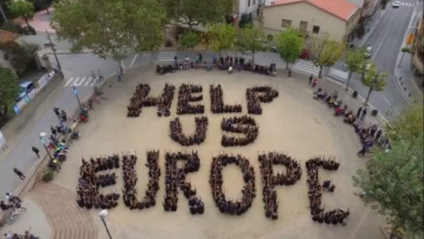 Catalonians spell out help us Europe in independence plea