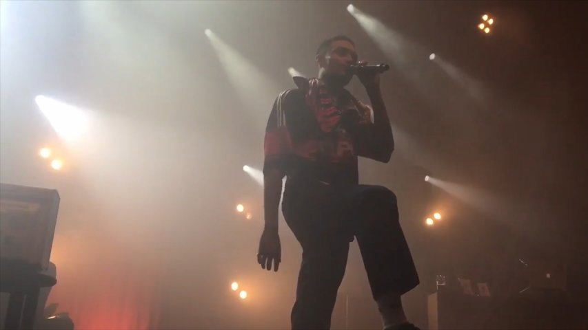 Watch British rapper Loyle Carner kick out sexist fan from his show