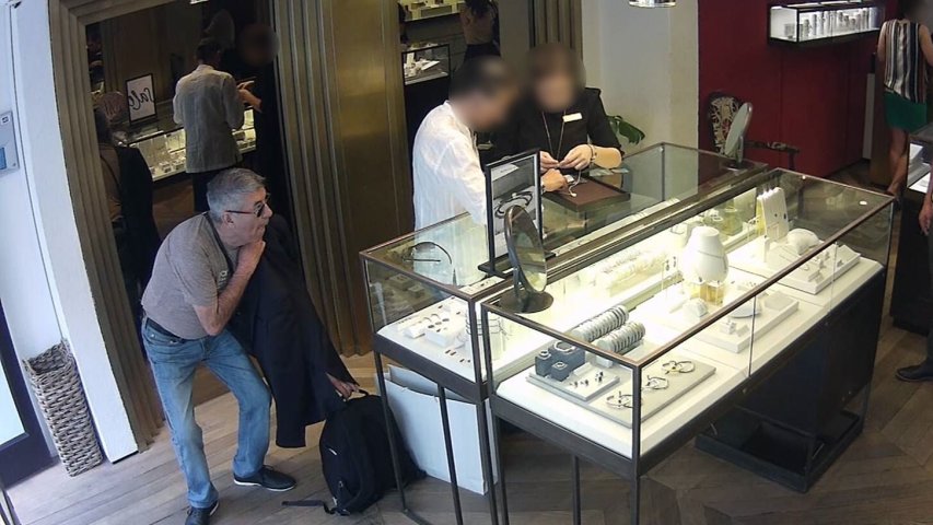London police release footage of jailed serial thief stealing from a tourist