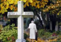 Widow who lives with dead husband Widow who lives with dead husband