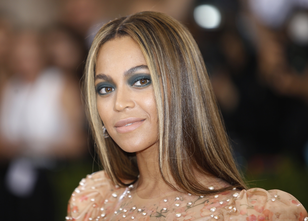 Beyonce S Former Close Aide Says Singer Does Not Brush Her Tongue And Breath Is Stale And Crusty