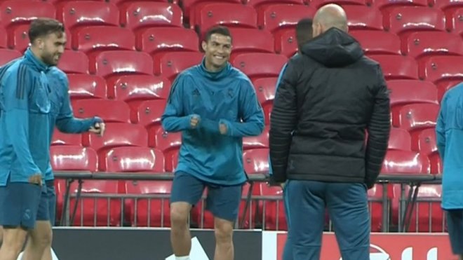 Cristiano Ronaldo nutmegs Real Madrid teammate in training