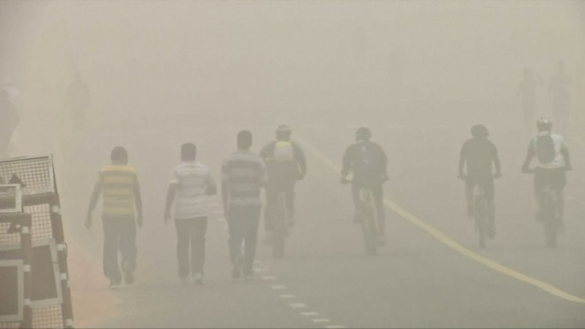 Toxic smog hits Indias capital Delhi