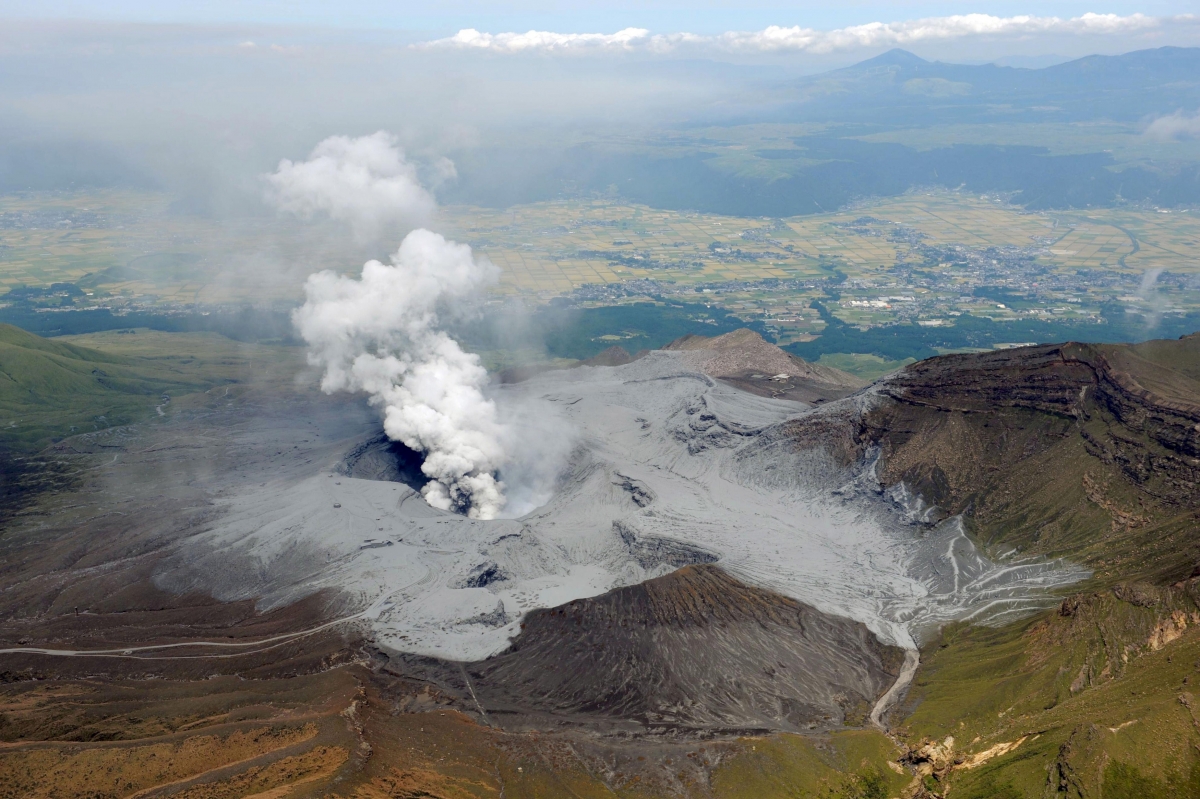 Philippines Mount Kanlaon erupts again spewing ash 1.5km high in air