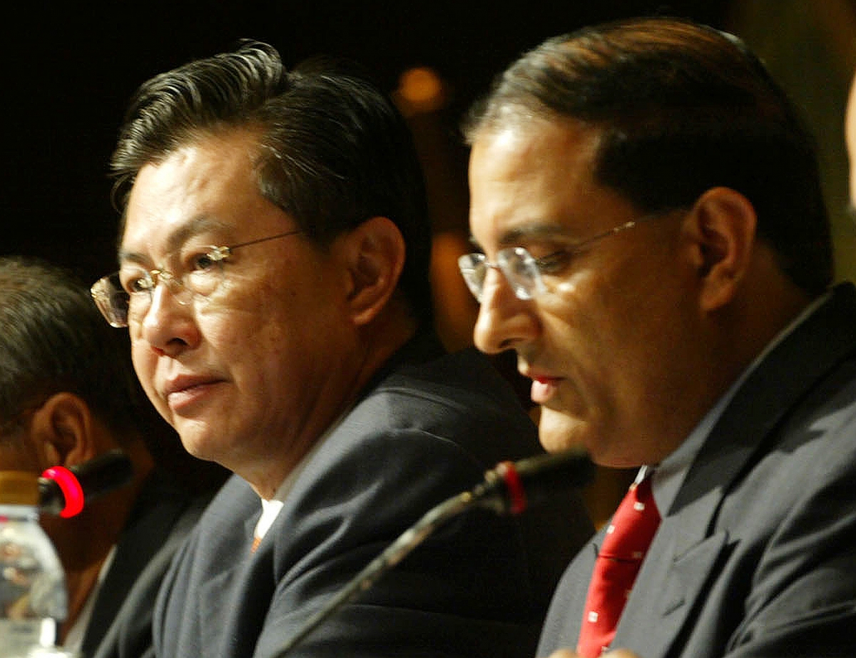 Singapore economic outlook 2016