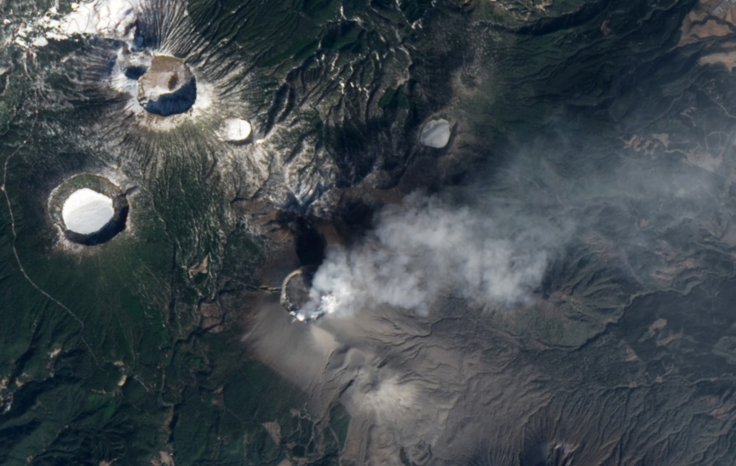 Volcanic ashes and a lava dome from Shinmoedake 