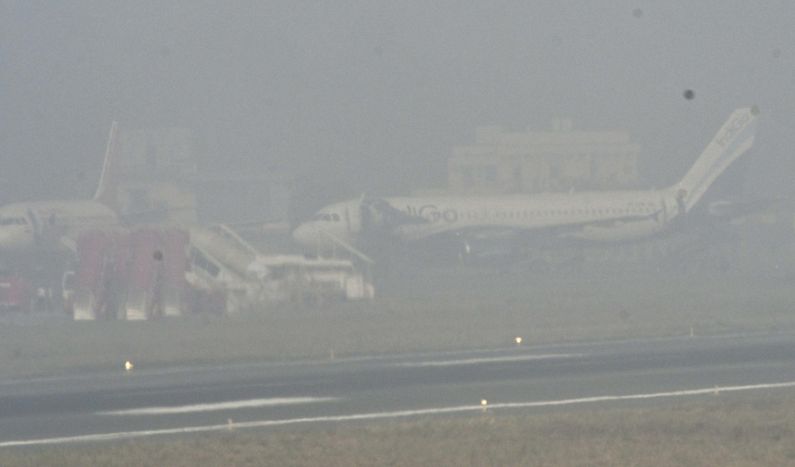 Delhi fogged up on New Year Day, flights, trains disrupted