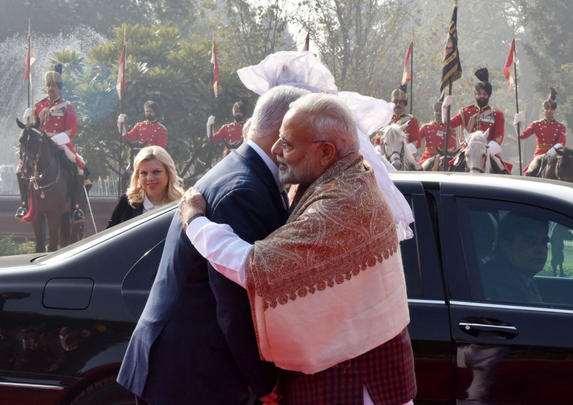  Prime Minister, Shri Narendra Modi receiving the Prime Minister of Israel, Mr. Benjamin Netanyahu,