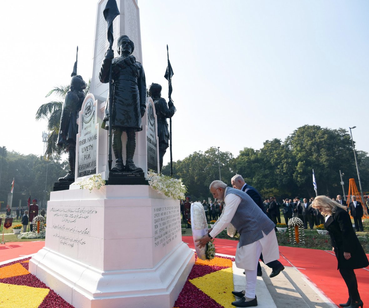 Prime Minister, Shri Narendra Modi and the Prime Minister of Israel, Mr. Benjamin Netanyahu paying homage to martyrs by laying the wreath, at Teen Murti Chowk