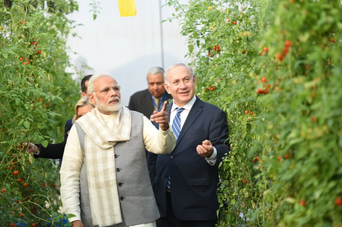 Prime Minister Narendra Modi and the Prime Minister of Israel, Mr. Benjamin Netanyahu, at the Centre of Excellence for Vegetables, at Vadrad, in Gujarat 