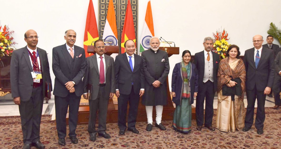 Prime Minister Narendra Modi with the Prime Minister of the Socialist Republic of Vietnam, Mr. Nguyen Xuan Phuc and other dignitaries