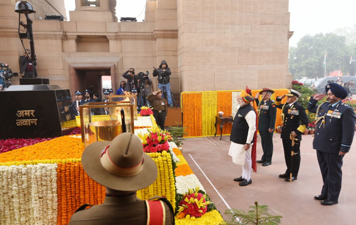 Prime Minister Narendra Modi paying homage at the Amar Jawan Jyoti, India Gate, on the occasion of the 69th Republic Day Parade 2018