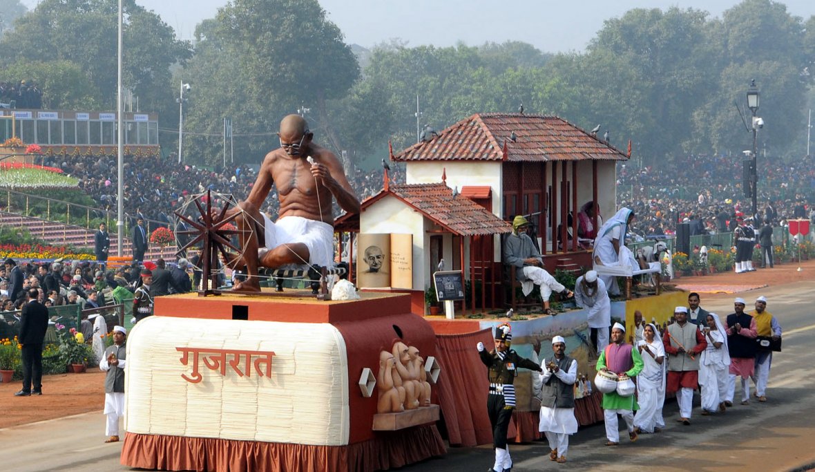  Tableau of Gujarat passes through the Rajpath