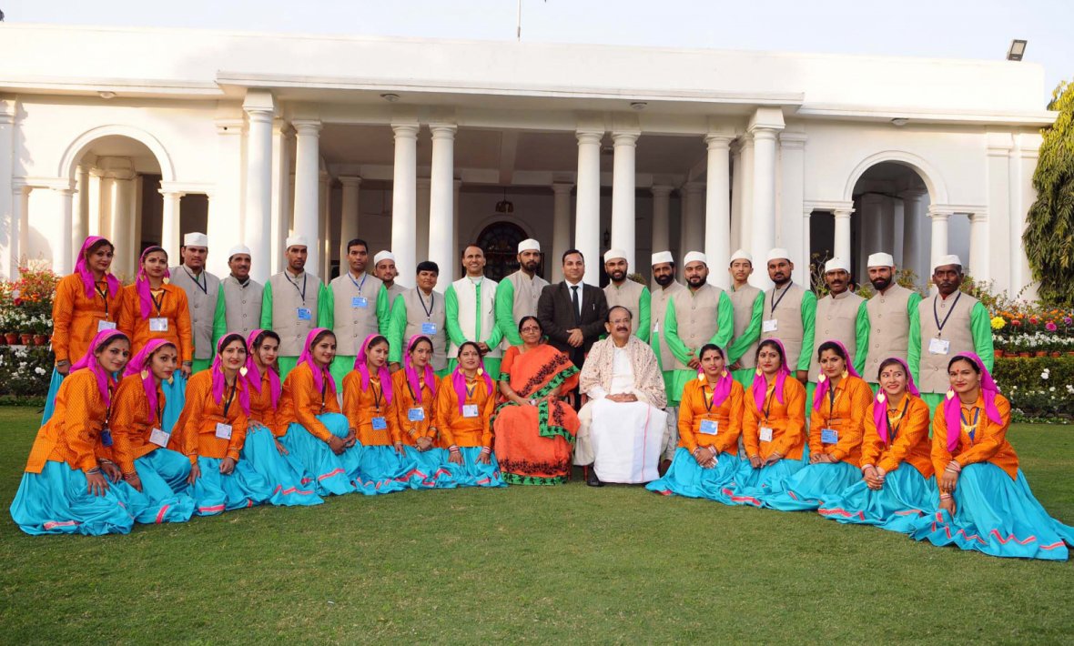 Vice President M. Venkaiah Naidu and Smt. Usha Naidu with the Tableaux Artistes who participated in the Republic Day Parade - 2018