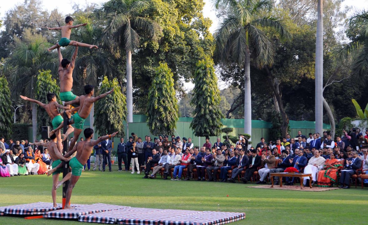 Vice President  M. Venkaiah Naidu and Smt. Usha Naidu witnessing the members of Department of Sports performing Mallakhamba Sport