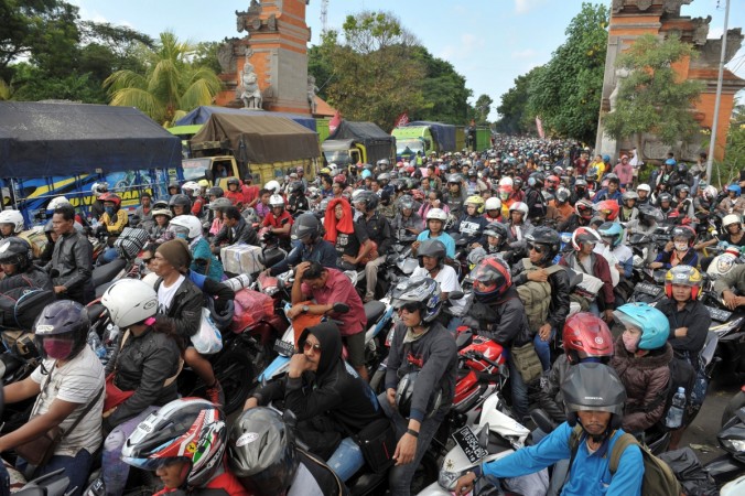 18 killed in three-day traffic jam on Indonesia's Java Island
