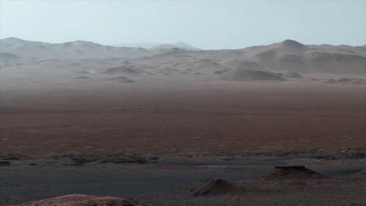 mars-rovers-view-of-the-gale-crater