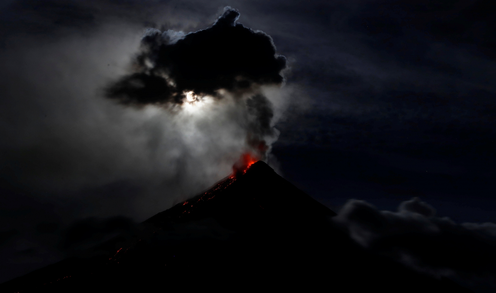 Philippines Check out breathtaking images of volcanic eruption in