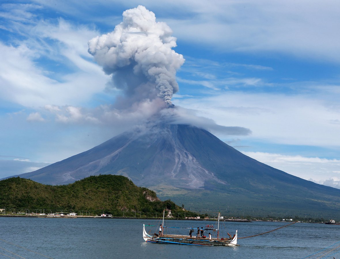  Mayon volcano erupts in Albay Province, the Philippines