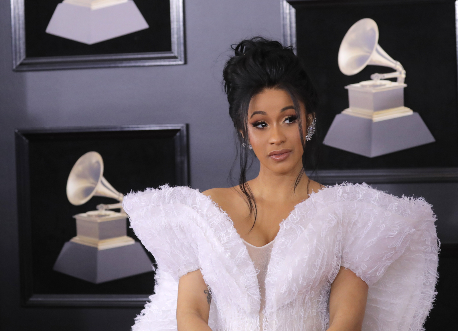 Cardi B Suffers Wardrobe Malfunction While Twerking; Rapper Has ...