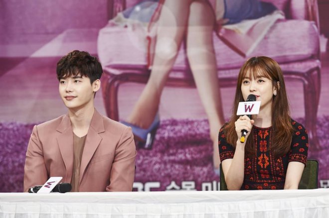 Han Hyo Joo and Lee Jong Suk Han Hyo Joo and Lee Jong Suk