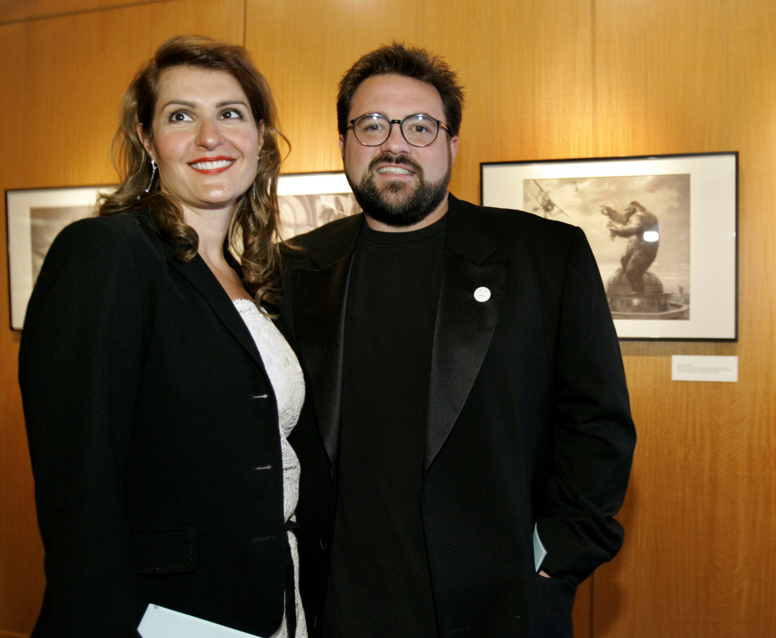 Actors Nia Vardalos (L) and Kevin Smith pose