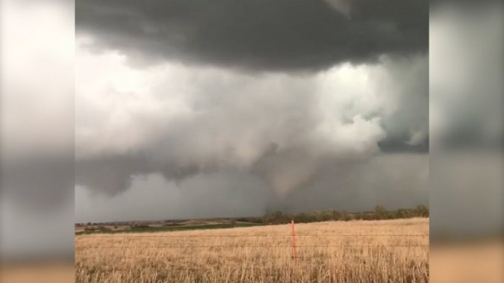watch-wedge-tornado-touches-down-in-kansas watch-wedge-tornado-touches-down-in-kansas